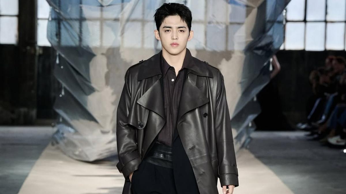 Pesona S.Coups SEVENTEEN Debut Runway, Tutup Show Boss di Milan Fashion Week 2026