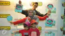 Pengunjung saat mengikuti photobooth setelah melakukan registrasi di acara nonton bareng di Blitzmegaplex Central Park, Jakarta, Minggu (8/11/2015). Banyak kegiatan menarik yang disuguhkan oleh Pindy Mint Frez. (Liputan6.com/Panji Diksana)