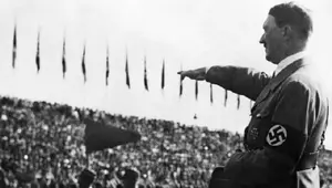 Adolf Hitler ketika memberikan hormat ala Nazi (AP)