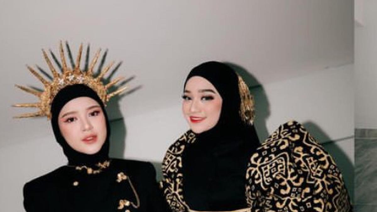 6 Potret Beda Gaya Tiara Andini dan Nabila Taqqiyah di Pembukaan PON 2024, Kompak Pakai Etnik Hitam Berita Viral Hari Ini Senin 21 Oktober 2024