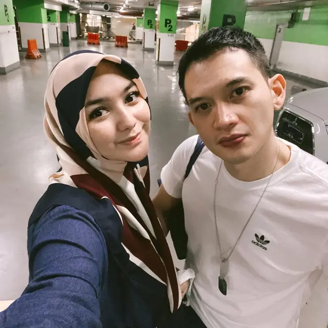 Luangkan Waktu Berdua, Ini 6 Potret Manis Citra Kirana dan Rezky Aditya