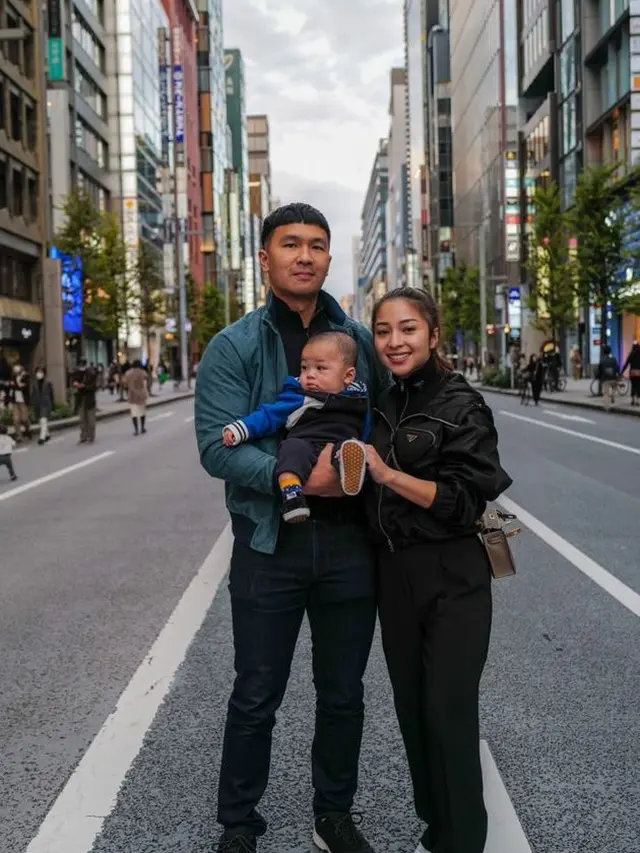 Ajak Baby Izz, Ini 7 Potret Seru Liburan Nikita Willy dan Indra Priawan Ke Jepang