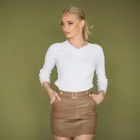 tidak mengenakan pakaian yang terlalu ketat/copyright freepik.com/senivpetro