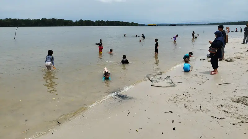 Pantai Pasir Mayang.