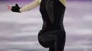 Diana Nikitina bersaing dalam kejuaraan figure skating selama Olimpiade Musim Dingin 2018 di Gangneung Ice Arena, Gangneung, Korea Selatan (21/2). Nikitina  merupakan atlet Latvia kelahiran 9 Desember 2000. (AP Photo / Bernat Armangue)