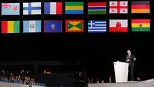 Presiden FIFA Gianni Infantino menyampaikan pidato di kongres FIFA di Moskow, Rusia, Rabu (13/6). Kongres belum memutuskan negara mana yang akan jadi tuan rumah Piala Dunia 2026. (AP Photo/Alexander Zemlianichenko)