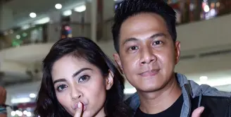 Dua penyanyi jebolan ajang pencarian bakat, Delon dan Tiwi berduet mengeluarkan single berjudul Bersama Selamanya. (Galih W. Satria/Bintang.com)
