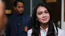 Artis yang mengawali kariernya dari usia dua tahun, Dhea Annisa menghadiri sidang perdana kasus hilangnya kamera. Dhea hadir sebagai saksi yang diajukan oleh ibundanya sebagai penggugat, Masayu Chairini. (Adrian Putra/Bintang.com)