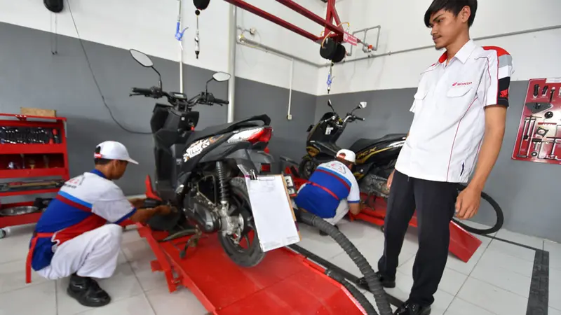 Bisa Tune Up Motor di SMK, Wahana Bikin Bengkel AHASS di Sekolah