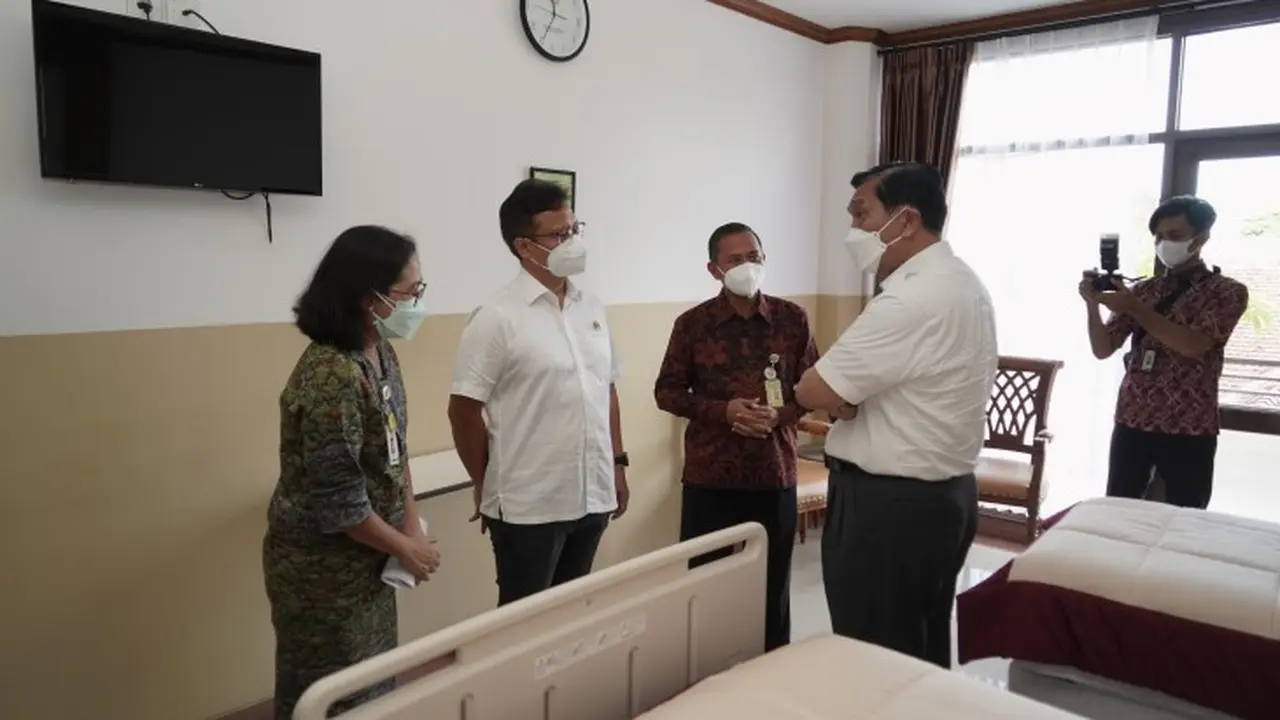 Menteri Kesehatan RI Budi Gunadi Sadikin dan Menko Marves Luhut B. Pandjaitan