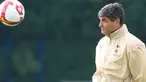 Tottenham Hotspur manager Juande Ramos attends a team training session in Chigwell, Essex, on September 26, 2008. Tottenham will play against Portsmouth in the Premiership on Sunday September 28, 2008. AFP PHOTO/Carl de Souza