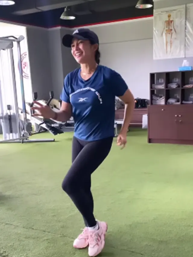 Potret Ussy Sulistiawaty saat Jajal Berbagai Olahraga, Jaga Kebugaran