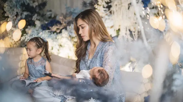 6 Momen Tasyakuran Akikah Anak Ketiga Yasmine Wildblood, Berlangsung Khidmat