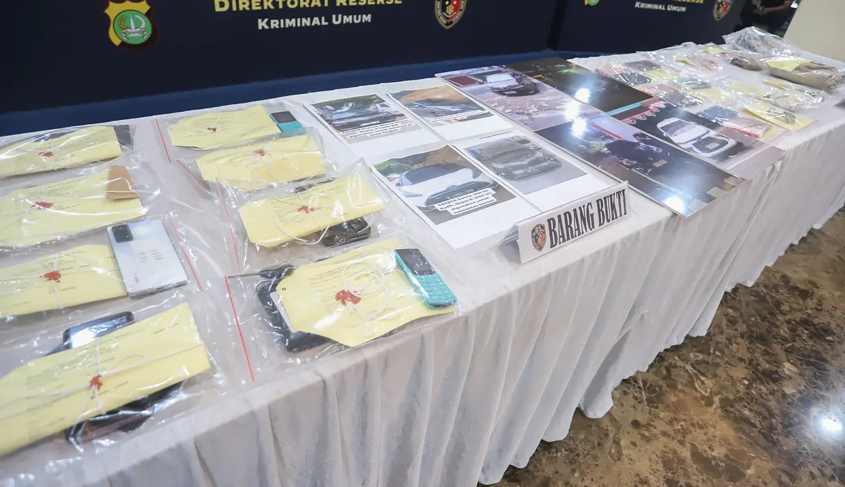 Hingga kini, total ada 15 orang sudah ditetapkan sebagai tersangka dan ditahan atas kasus tersebut. Ke-15 orang itu diproses oleh Polda Metro Jaya. (merdeka.com/Arie Basuki)