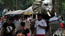 Hingga sore ini sebanyak 18.492 orang memadati Ragunan dalam mengisi waktu libur Natal 2014, Jakarta, Kamis (25/12/2014). (Liputan6.com/Miftahul Hayat) 