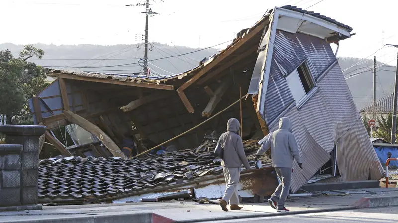 Gempa Besar di Jepang Picu Tsunami