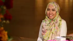 Hijab semi formal ini sangat cocok digunakan bagi anda yang ingin pergi ke pesta pada siang hari.