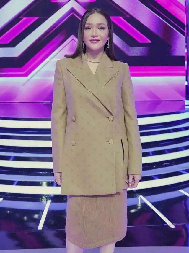 5 Potret Maia Estianty saat Jadi Juri X Factor, Disebut Mirip Anya Geraldine