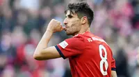 2. Javi Martinez - Gelandang bertahan milik Bayern Muenchen ini pernah menjalin kerja sama dengan Luis Milla. Saat itu mereka berhasil memboyong gelar juara Piala Eropa U-21 pada 2011. (AFP/Christof Stache)