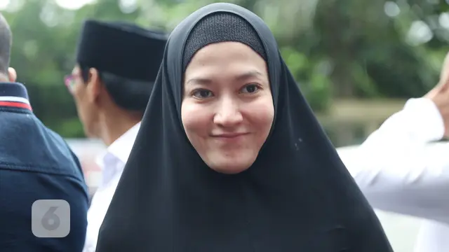 [Bintang] Berhijab, 8 Artis Indonesia Ini Rintis Bisnis Baju Muslimah