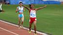 Ekspresi saat menyentuh finis pertama. (Bola.com/Arief Bagus)