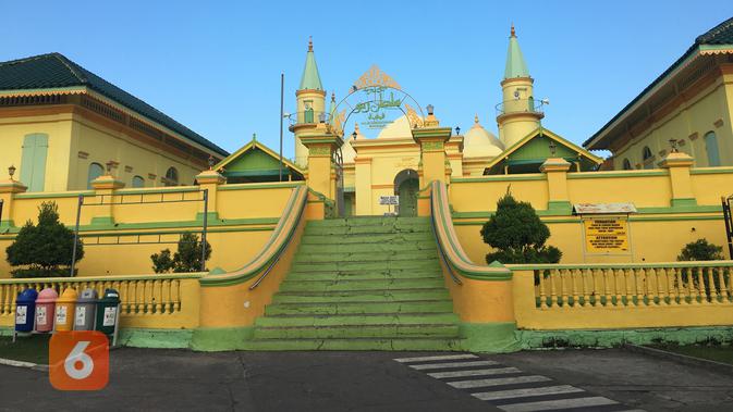 Masjid Raya Sultan Riau di Pulau Penyengat, Tanjungpinang, Kepulauan Riau. (Liputan6.com/Putu Elmira)