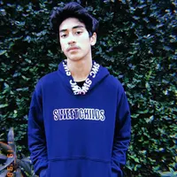 Kemampuannya di dunia hiburan membuat Abidzar Al-ghifari ini disukai oleh kaum perempuan. Abidzar mendapatkan pujian tentang ketampanannya melalui kolom kolementar di akun Instagram pribadinya. (Liputan6.com/IG/@abidzar73)