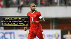 Boaz Solossa mencetak gol pada menit ke-32 ke gawang Vietnam dalam laga ujicoba
