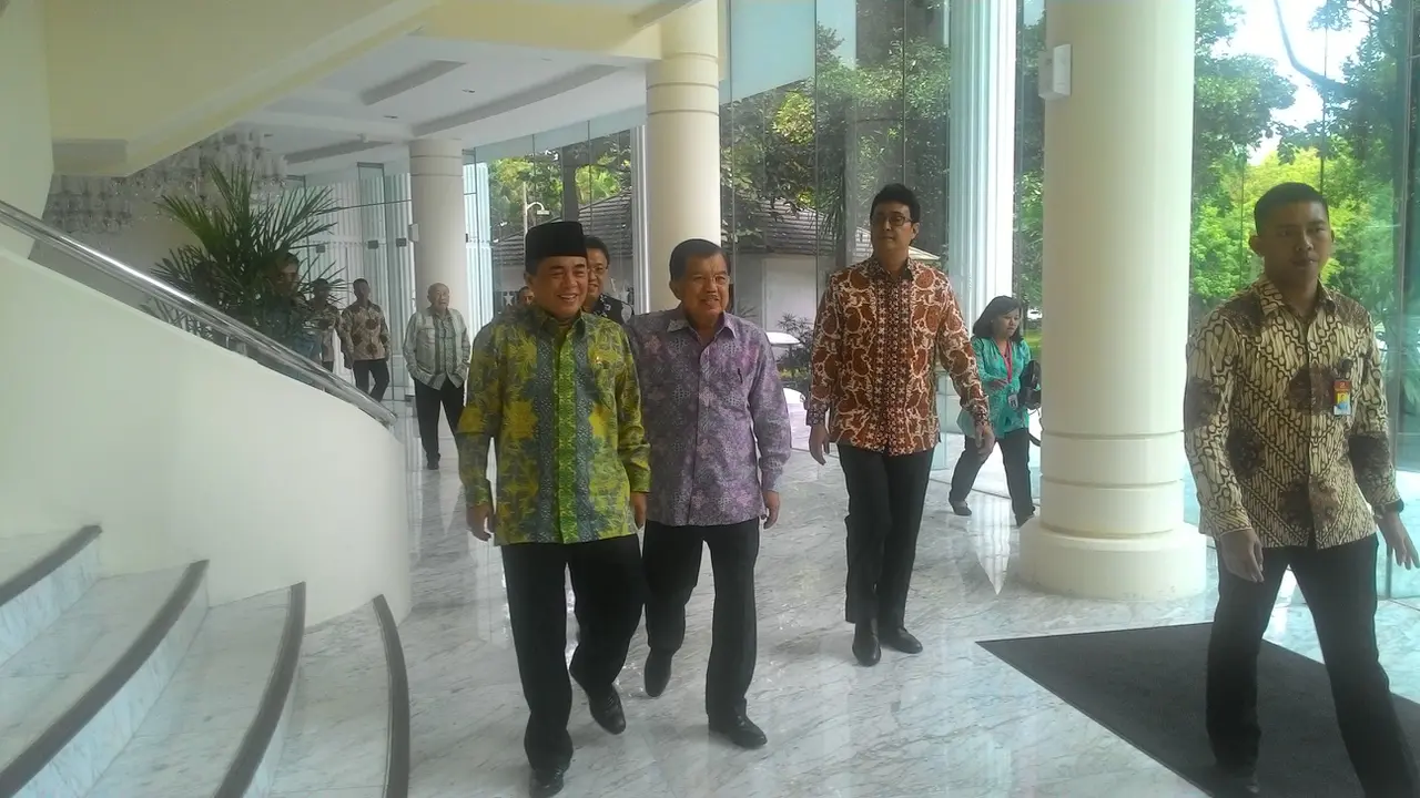 Rangkulan Hangat JK untuk Akom