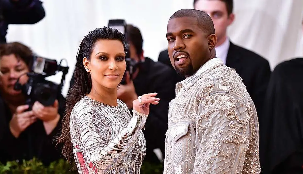 Bahkan Kim Kardashian pun tak absen menyemangati Kanye West dalam penyelesaian albumnya. (Heat World)