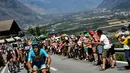Para pebalap melewati tanjakan di Etape 17 Tour de France berjarak 184,5 km antara Berne dan Finhaut-Emosson, Prancis, (20/7/2016). (AFP/Jeff Pachoud)