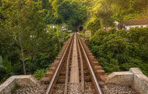 7 Jalur Kereta Api Terindah di Indonesia