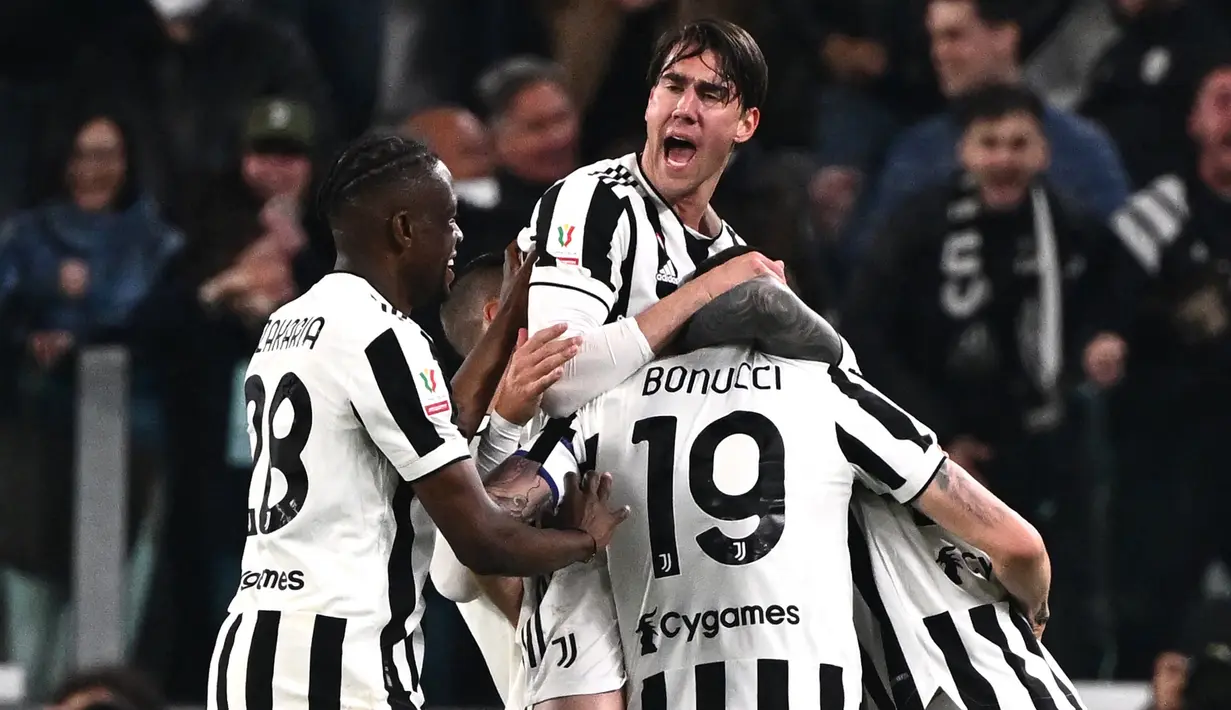 Juventus berhasil melangkah ke partai final Coppa Italia 2021/2022 usai menang 2-0 atas tamunya Fiorentina di leg kedua semifinal, Kamis (21/4/2022) dini hari WIB. Di laga final, Juventus sudah ditunggu Inter Milan yang telah memastikan lolos sehari sebelumnya. (AFP/Marco Bertorello)