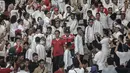 Presiden Joko Widodo dan Menteri Pekerjaan Umum dan Perumahan Rakyat (PUPR) Basuki Hadimuljono usai menyaksikan pertandingan persahabatan antara Indonesia - Islandia di Stadion Gelora Bung Karno, Jakarta, Minggu (14/1). (Liputan6.com/Faizal Fanani)