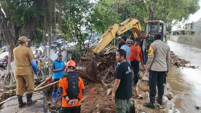 Penampakan Banjir di Jalan Raya Bogor KM 19 (HEK), Kramat Jati, Jakarta Timur.