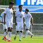 Reaksi kecewa para pemain Timnas Indonesia U-23 usai kalah 0-1 dari Guinea U-23 pada laga play-off antar-konfederasi menuju Olimpiade Paris 2024 di Stade Pierre Pibarot, Centre National du Football de Clairefontaine, Prancis, Kamis (9/5/2024). (AFP/Miguel Medina)