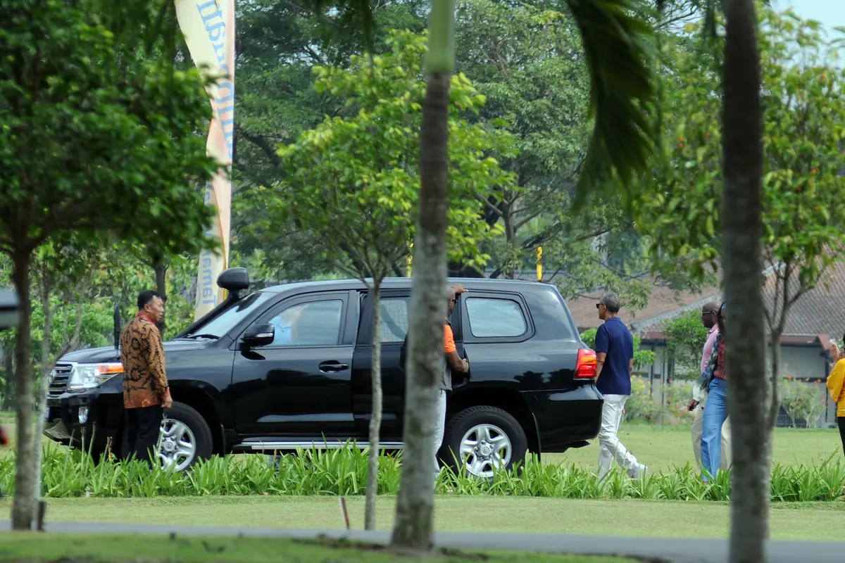 Obama Kunjungi Candi Prambanan