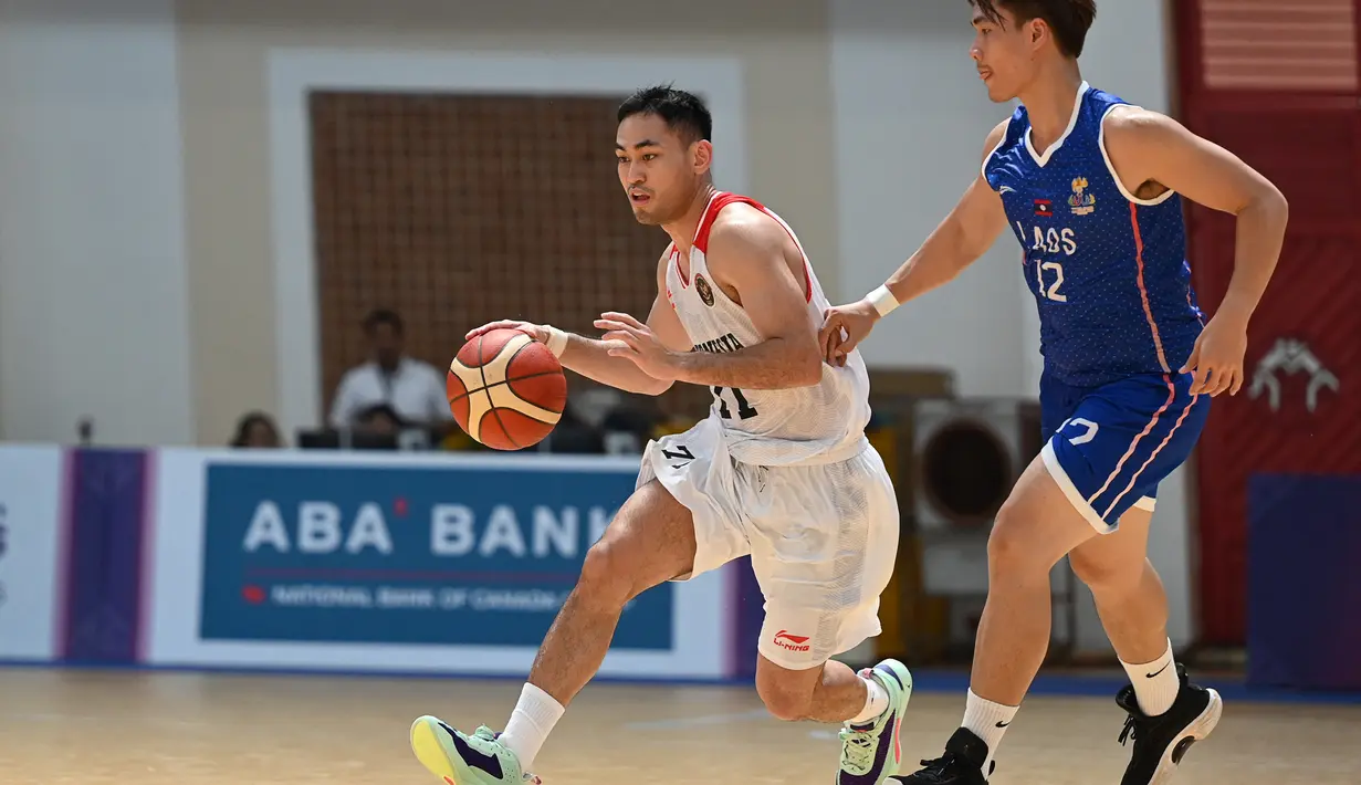 Berhadapan dengan Laos, Merah Putih menang dengan skor telak 141-37. (Photo by TANG CHHIN SOTHY / AFP)