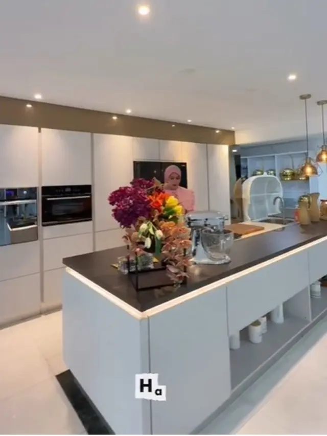 6 Potret Dapur Marini Zumarnis, Mewah dan Instagramable dengan Sentuhan Elegan