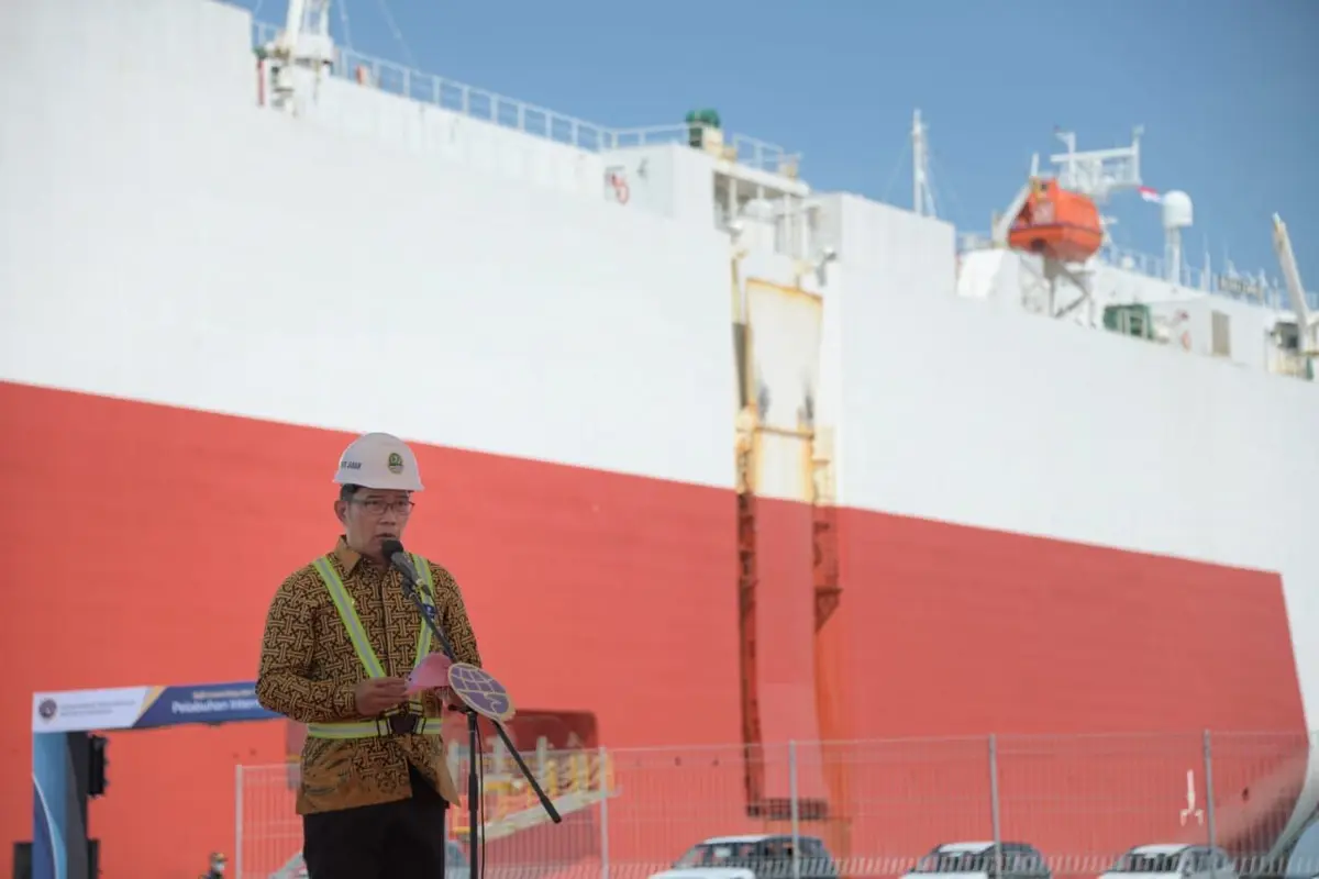 Gubernur Jawa Barat Ridwan Kamil menghadiri acara Soft Launching dan Pengoperasian Perdana Pelabuhan Internasional Patimban di Patimban, Kecamatan Pusakanagara, Kabupaten Subang, Minggu (20/12/2020). (sumber foto: Humas Jabar)