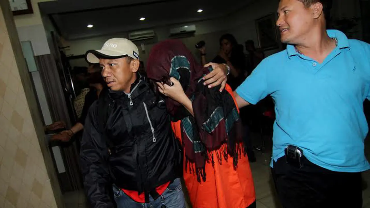 [FOTO] Pemindahan Tersangka Pembunuhan Ade Sarah Angelina