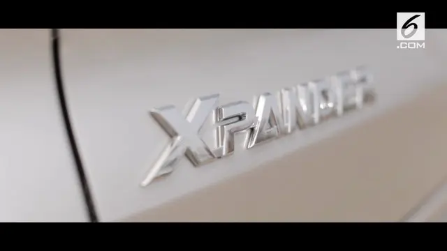 Para pengunjung merasakan sensasi berkendara berbeda setelah test drive Mitsubishi Xpander di GIIAS 2017.