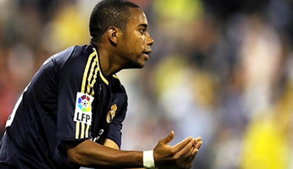 Real Madrid's Robinho celebrates after scoring the team's second goal against Zaragoza during a Spanish league football match at La Romareda stadium in Zaragoza on May 11, 2008. AFP PHOTO/JAVIER SORIANO