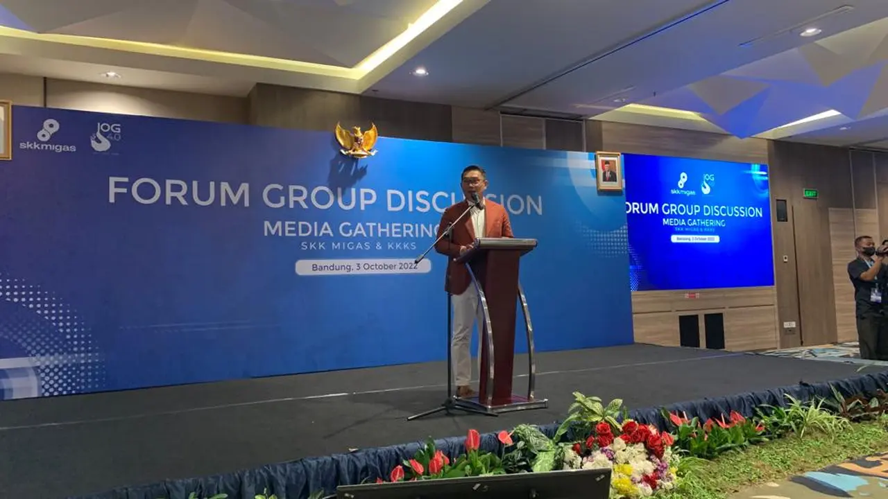 Gubernur Jawa Barat Ridwan Kamil yang juga menjabat  Ketua Umum Asosiasi Daerah Penghasil Migas dan Energi Terbarukan dalam focus group discussion (FGD) SKK Migas di Bandung, Senin (3/10/2022).