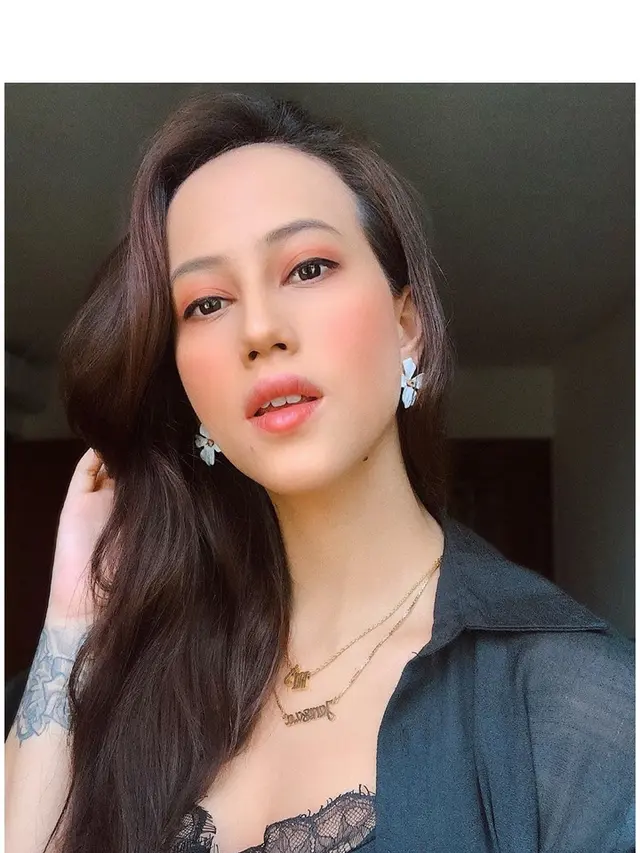 7 Pesona Janisa Pradja, Wanita yang Resmi Dilamar Mike Lewis