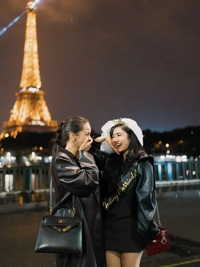 6 Potret Kejutan Bridal Shower Febby Rastanty dari Enzy dan Medina Dina di Paris