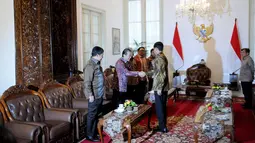 Pertemuan dengan jajaran pimpinan DPR RI di Istana Merdeka merupakan rapat konsultasi yang akan membahas tentang berbagai isu terkini di dalam negeri, Jakarta, Senin (2/2/2015). (Liputan6.com/Faizal Fanani)