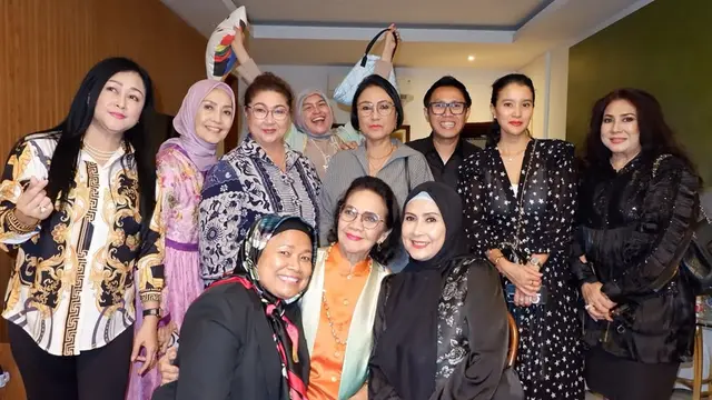 6 Potret Tetty Liz Indriati di Usia 67 Tahun, Ibunda Marcella Zalianty yang Awet Muda