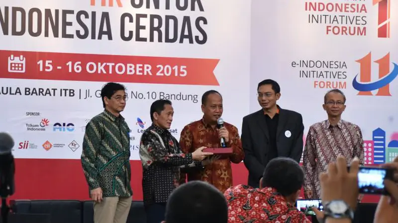  Konferensi Smart Indonesia Initiatives Forum.