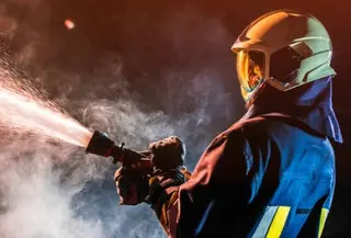 ilustrasi petugas pemadam kebakaran. (iStockphoto)